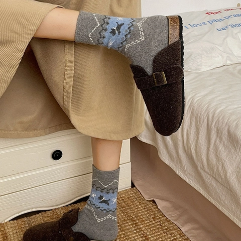 Damen Wadenlange Socken Wollmischung Verdickt Warm Jacquard Welpen Schleifen Muster Retro Winter Japanischer Stil