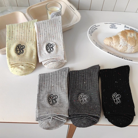 Chaussettes Mi-Mollet Femmes Coton Confetti Tricot Côtes Broderie Fleur Douce Décontracté Respirant Moucheté Aesthetic