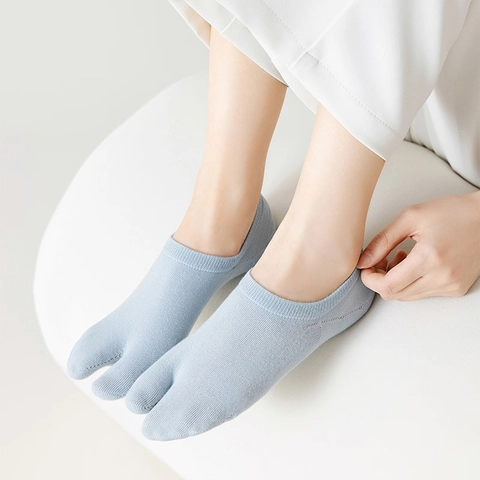 Women Tabi Socks Cotton Blend Two Toe Invisible No Show Shallow Mouth Non Slip Candy Color Japanese Style Casual