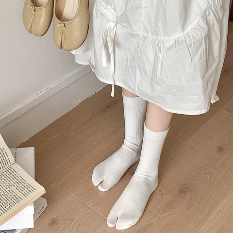 Calcetines Tabi De Punta Dividida Mezcla De Algodón Acanalado Textura Vertical Media Caña Color Sólido Casual Mujeres