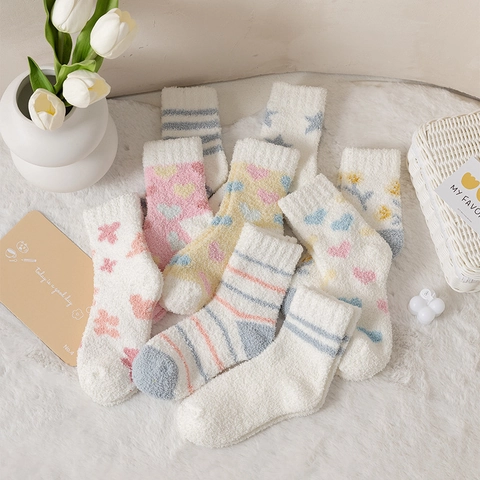 Calze In Pile Di Corallo Da Donna Ispessite Calde Inverno Casa Sonno Pavimento Media Lunghezza Cuore Strisce