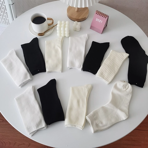 Gerippte Baumwolle Crew Socken Einfarbig Vertikale Streifen Japanischer Stil Atmungsaktive Vielseitige Mittlere Röhrenstrümpfe