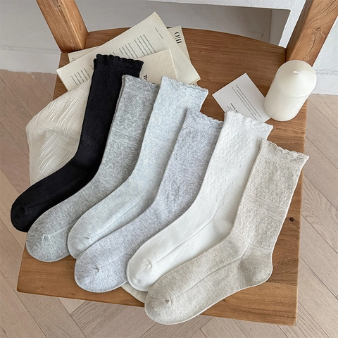 Crew Socken Damen Baumwollmischung Wellenkante Spitzenbesatz Jacquard Hohlmuster Atmungsaktiv JK Stil Einfarbig