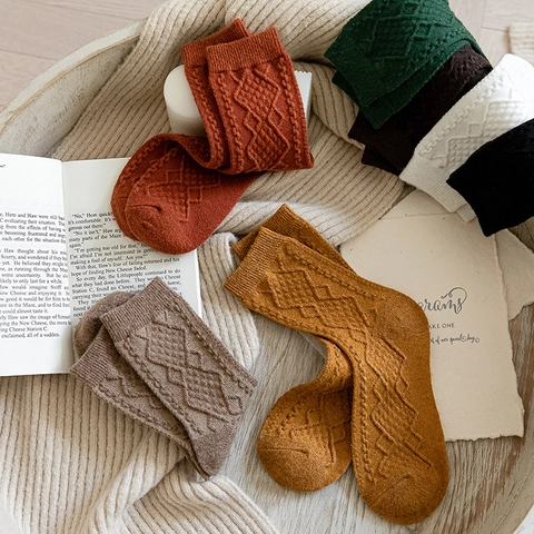 Damen Winter Warm Wollmischung Crew Socken Retro Rautenmuster Zopfstrick Japanischer Stil Wadenlang Einfarbig