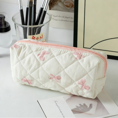 Quilted Makeup Bag Polyester Bow Print Large Capacity Travel Toiletry Organizer Cute Cosmetic Pouch For Women Girls