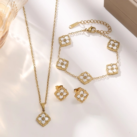 Vintage Clover Necklace Bracelet And Earrings 18K Gold Plated Stainless Steel Elegant Floral Women Jewelry