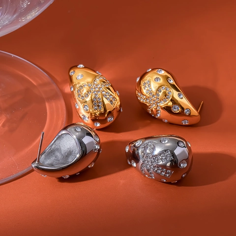 Orecchini a Bottone a Goccia con Fiocco in Acciaio Inossidabile e Zirconia Placcati Oro 18K Gioielli da Donna