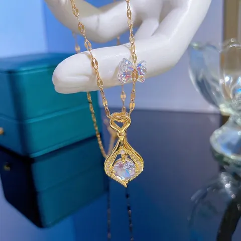 Teardrop Pendant Necklace Gold Plated Copper Heart Decor Micro Pave Cubic Zirconia Elegant Jewelry For Women
