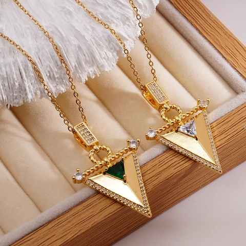 Collana con Pendente a Scudo Geometrico alla Moda per Donna Rame Intarsiato con Zirconia Lusso Choker Pendolare Gioielli Regalo