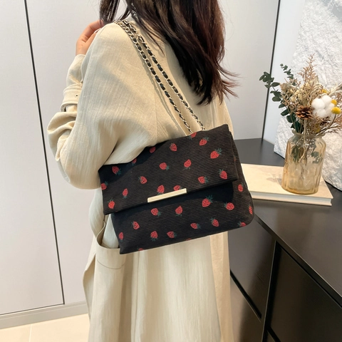 Women Strawberry Print Corduroy Chain Shoulder Bag Retro Cute Flap Crossbody Bag Casual Fashion Versatile Handbag