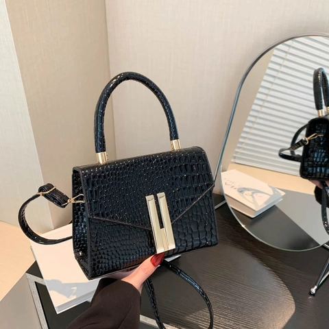 Small Square Handbag Crocodile Pattern PU Leather Flap Gold Buckle Adjustable Strap Retro Crossbody Bag For Women