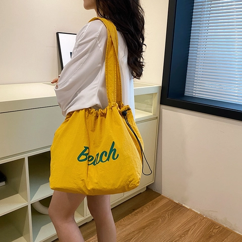 Beach Buchstaben Druck Große Tote Tasche Nylon Segeltuch Kordelzug Lässige Schulterhandtasche Für Damen
