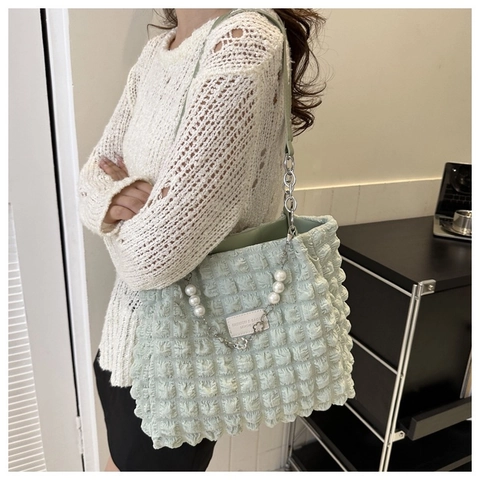 Women Bubble Pleat Tote Bag Large Capacity Shoulder Handbag With Artificial Pearl Metal Chain Flower Charm Puffy Popcorn Texture