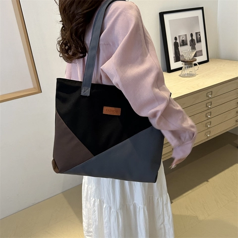 Color Block Leinwand Tote Bag Für Frauen Große Kapazität Minimalistische Umhängetasche Mit Leder Patch Mode