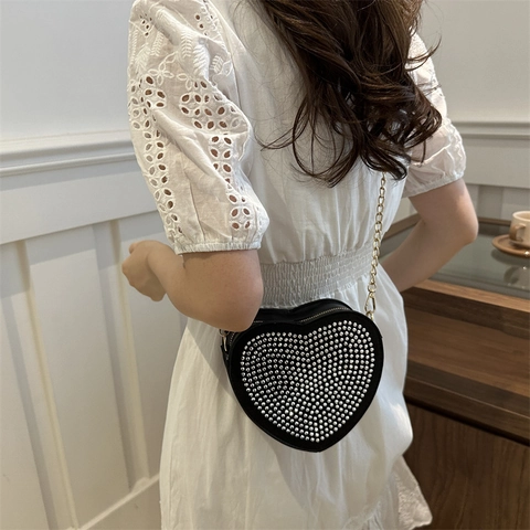 Hartvormige Crossbodytas Voor Dames PU Leer Met Zilveren Noppen Avondfeest Handtas Met Gouden Metalen Kettingriem Elegant