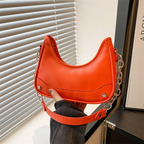 2024 Nuevo Bolso de Axila Hobo de Cuero PU Minimalista Urbano Coreano para Mujer Con Correa de Cadena Plateada Color Sólido Bolso de Hombro