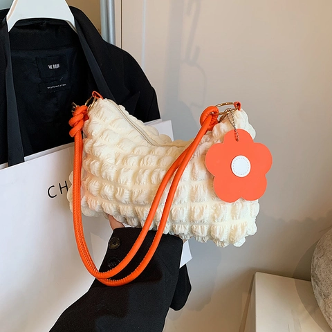 Borsa A Spalla Con Texture Popcorn Pieghettata Donna Moda Casual Borsa Da Ascella Con Pendente A Fiore Colore Solido PU