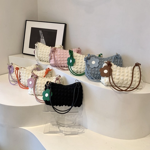 Fashion Bubble Texture Popcorn Fabric Shoulder Bag For Women Sweet Underarm Bag With Flower Pendant Casual Solid Color Handbag