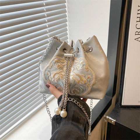 Borsa A Secchiello Ricamata Nuovo Stile Cinese Raso Velluto Floreale Borsa A Tracolla Con Catena Di Metallo Perla Artificial Coulisse Vintage