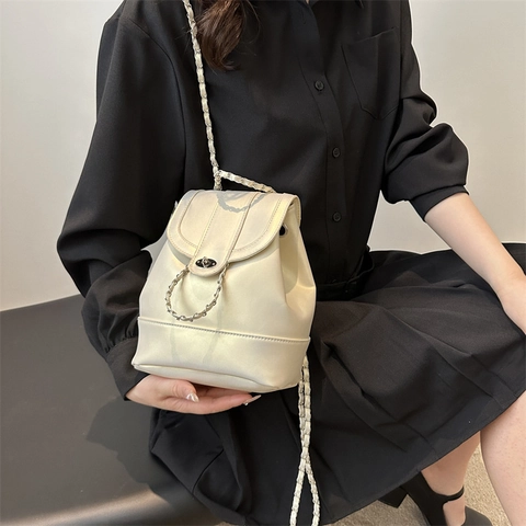 Mochila Mini de Cuero PU para Mujer Correa de Cadena de Metal Bolso de Hombro Pequeño para Conmutación Diaria Elegante Color Sólido