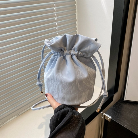 Bolso Cubo Plisado de Moda para Mujer Bolso de Hombro con Cordón Gran Capacidad Color Sólido Estilo Coreano