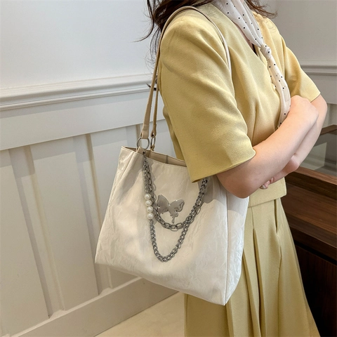 Women Tote Bag PU Leather Large Capacity Pleated Texture With Butterfly Charm And Artificial Pearl Chain For Commuting Casual