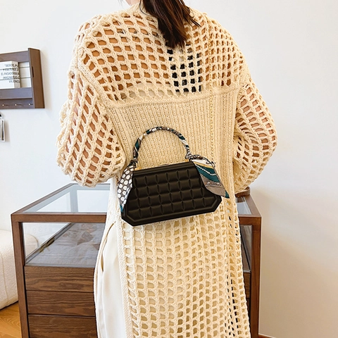 Sac À Main Boîte Quadrillé Pour Femmes Cuir PU Chaîne Métal Sac Bandoulière Avec Poignée Foulard Satin Rétro Élégant