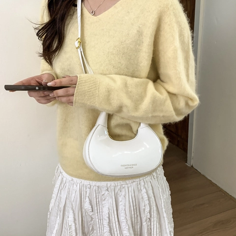 Bolso Hobo de Media Luna en PU Brillante para Mujer Bandoulière Retro Minimalista Herrajes Dorados Bolso de Mano de Color Sólido