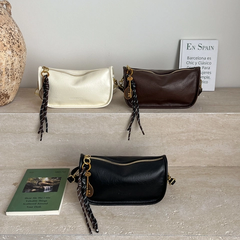 Vintage Women PU Leather Shoulder Bag Casual Crossbody Small Square Pillow Bag With Tennis Racket Pendant Tassel Daily Commute Bag