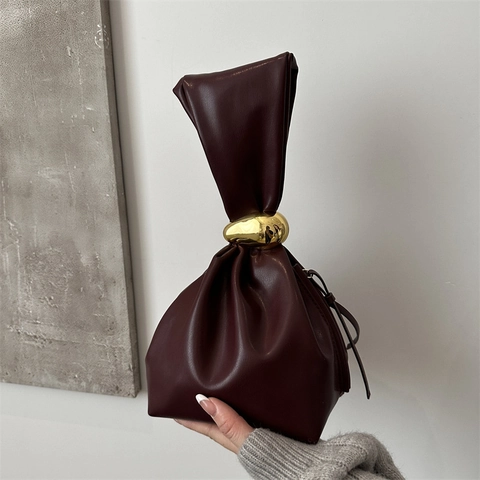 Borsa A Mano Pieghettata Da Donna Pelle PU Piccola Borsa A Secchiello Con Grande Fibbia In Metallo Dorato Stile Designer Retro