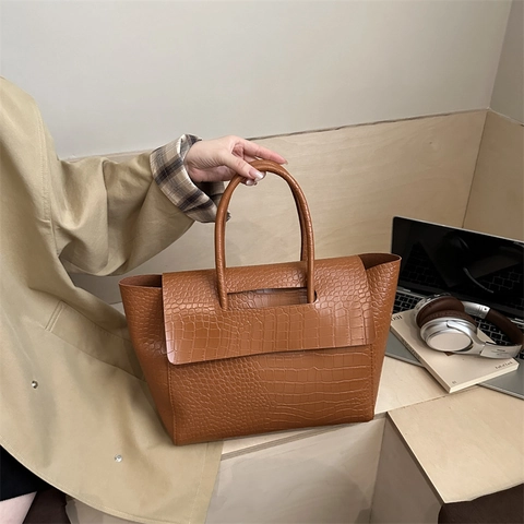 Women Large Capacity Tote Bag Crocodile Embossed PU Leather Handbag Elegant Vintage Commute Office Flip Top Design