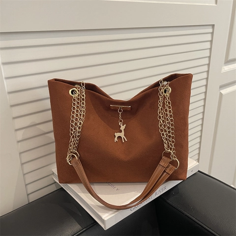 Matte Suede Tote Bag Gold Chain Shoulder Strap Metal Deer Pendant Large Capacity Vintage Commuter Handbag For Women