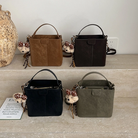 Retro PU Leder Eimer Umhängetasche Für Damen Mode Crossbody Handtasche Mit Plüschbär Anhänger Street Trend Alltagstasche