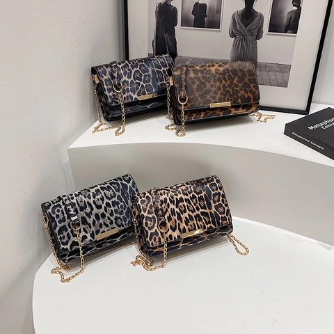 Damen Leopardenmuster Umhängetasche Mode PU Leder Goldkette Schultertasche Quadratische Klappenhandtasche Minimalistische Clutch