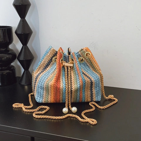 Borsa A Secchiello Intrecciata In Paglia Righe Arcobaleno Colorate Con Coulisse Di Künstliche Perle Catena Dorata Tracolla Bohemian Per Donna