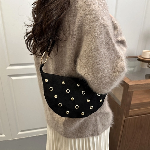 Sac Bandoulière Croissant Daim Rivet Femme Sac Épaule Demi Lune Clous Dorés Bandoulière Réglable Style Moto Mat Vintage