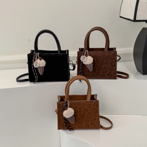 Leopardenmuster Baguette Achseltasche PU Leder Vintage Mode Lässige Umhängetasche Mit Plüschanhänger Für Damen
