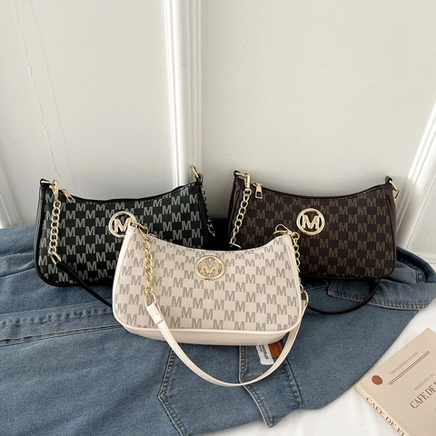 Borsa Sottobraccio a Mezzaluna in Pelle PU da Donna alla Moda con Stampa Monogramma a Lettera M Borsa a Tracolla Vintage con Fibbia a Catena in Metallo