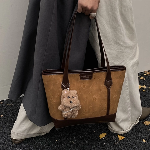 Borsa Tote Retrò Da Donna Pelle PU Opaca Motivo Goffrato Grande Capacità Borsa A Spalla Casual Pendolare Con Ciondolo In Peluche