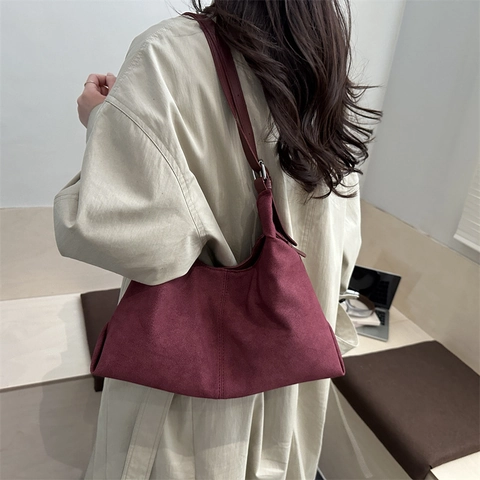 Large Capacity Faux Suede Shoulder Bag For Women Minimalist Commuter Tote Bag Soft French Style Underarm Hobo Bag With Magnetic Closure
