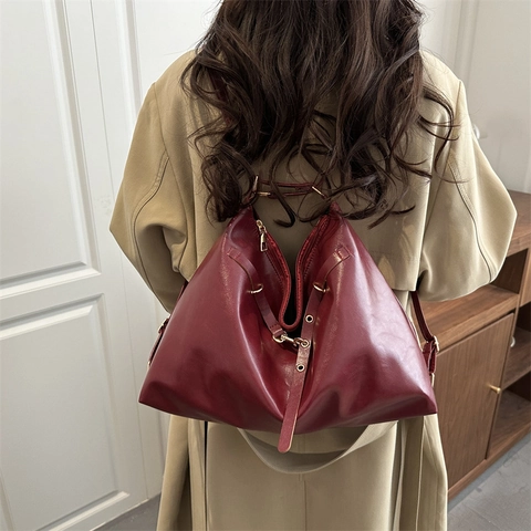 Large Capacity Women Shoulder Bag Retro PU Leather Hobo Tote With Adjustable Strap Solid Color Minimalist Crossbody