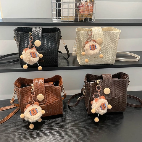 Borsa A Secchiello Intrecciata Donna Pelle PU Tracolla Fibbia In Legno Casual Moda Versatile Stile Di Nicchia Ciondolo Animale