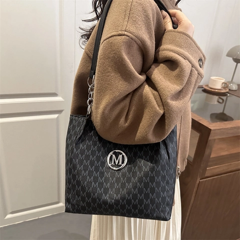 Dames Tote Bag M Letter Monogram Print PU Leer Schoudertas Onderarm Handtas Grote Capaciteit Metalen Kettingriem Vintage