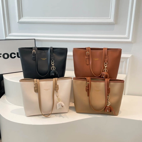Women Retro PU Leather Tote Bag Large Capacity Minimalist Shoulder Bag Solid Color Commuter Handbag With Elephant Pendant