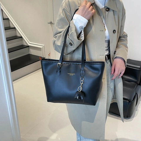 Borsa Tote In Pelle PU Grande Capacità Stile Urbano Minimalista Borsa A Spalla Con Ciondolo Elefante Per Donna