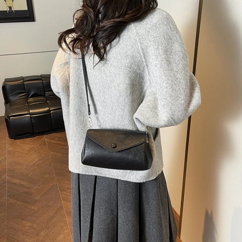 Women Crossbody Bag PU Leather Envelope Flap Adjustable Strap Retro Minimalist Square Shoulder Bag Daily Fashion