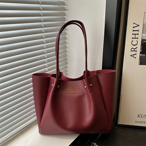 Large Capacity PU Leather Tote Bag For Women Vintage Pleated Commute Shoulder Bag With Rivets Elegant Solid Color Handbag