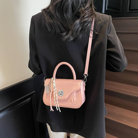 Women PU Leather Flap Crossbody Bag With Circular Metal Buckle And Chain Pendant Stylish Simple Urban Shoulder Bag Daily