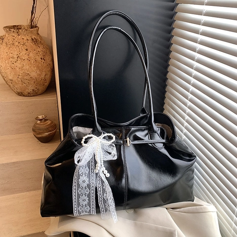 Sac À Épaule Fourre-Tout Femme Grande Capacité Cuir PU Brillant Vintage Nœud En Dentelle Pendentif Künstliche Perle Élégant Tendance