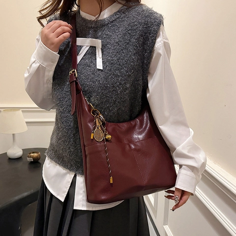 Bolso de Mano de Gran Capacidad de Cuero PU Vintage Y Estuche para Mujer Bolso de Hombro Hobo Minimalista Con Colgante de Raqueta